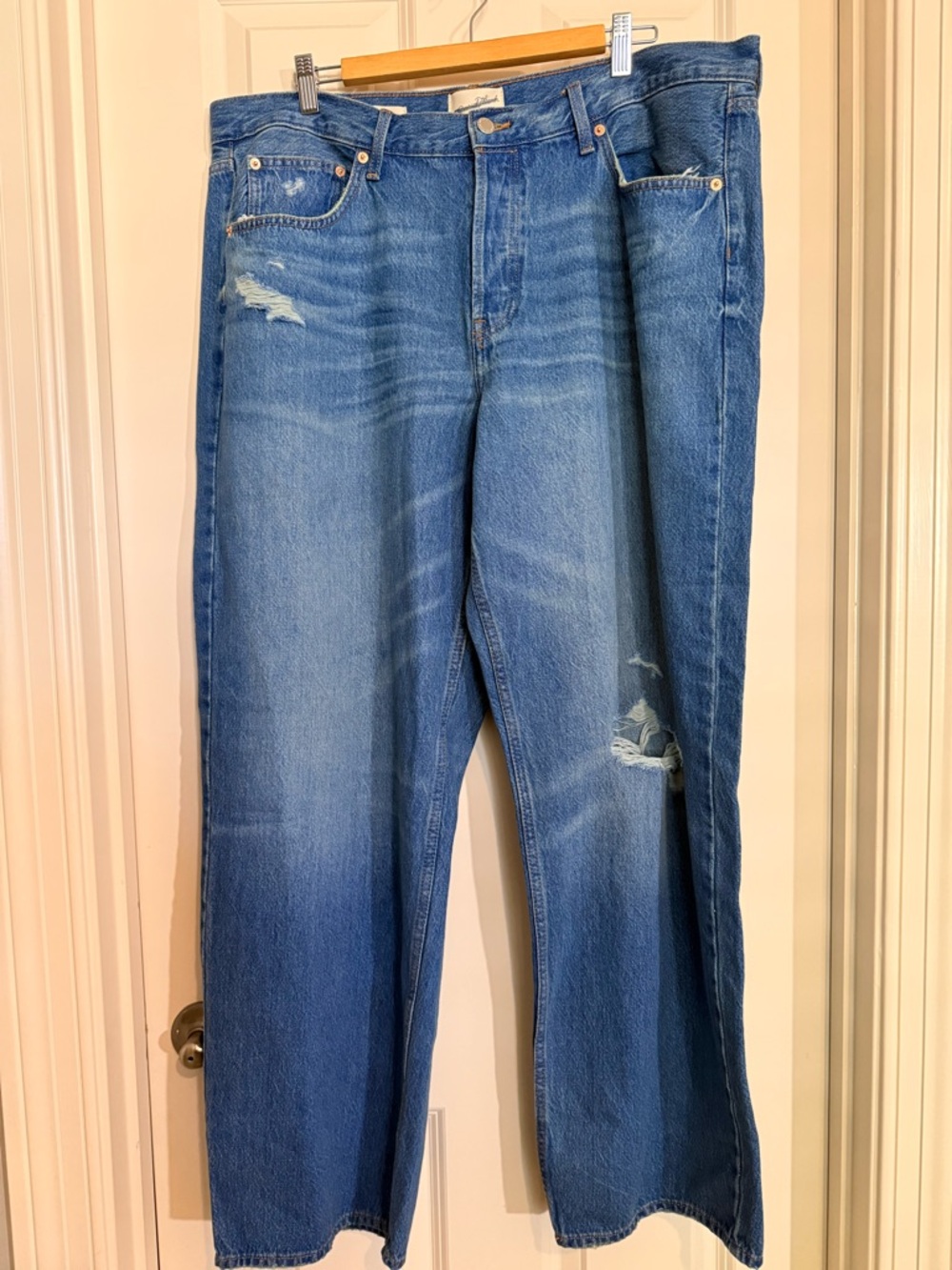 Universal Thread Mid-rise 90’s Baggy Blue Flare Jeans with Distressing
